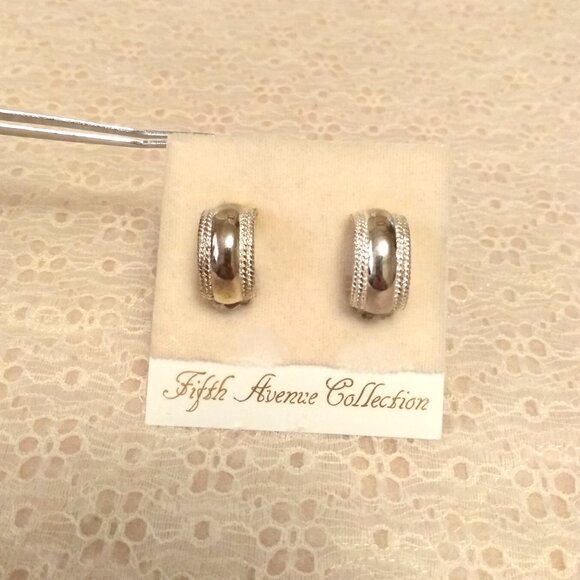 Vintage Silver Tone Earrings Non-Pierced Clip Earrings Timeless VTG Jewelry - Picture 5 of 8